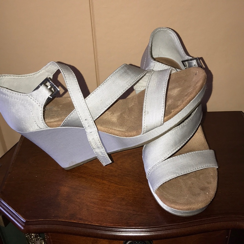 Wedding Toms
